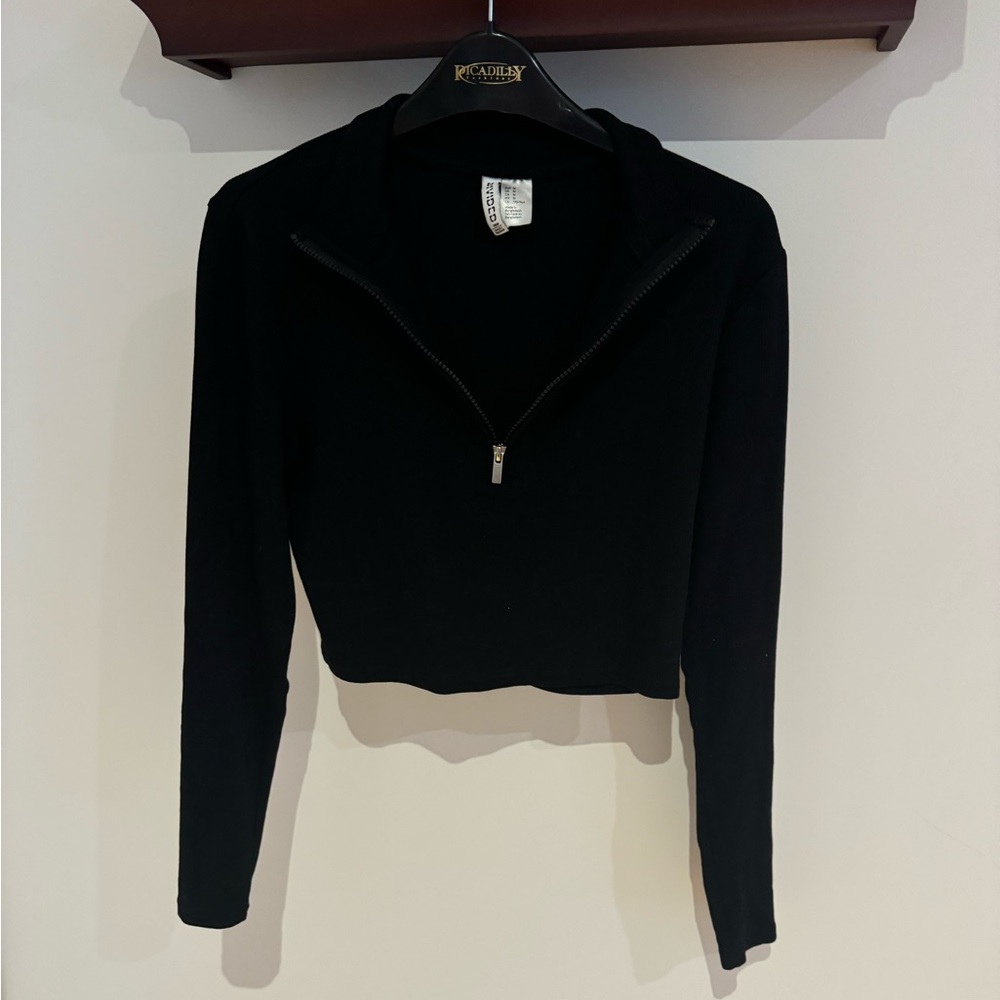 Cute Black Quarter-Zip H&M Long Sleeve Croptop